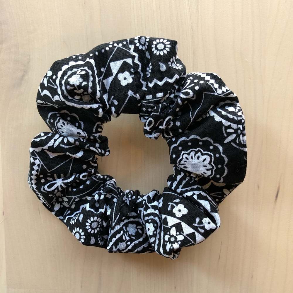 Black Bandana Print Hair Scrunchie Hair Tie DIY